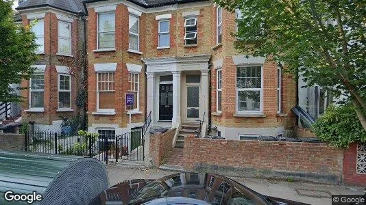 Apartments for rent in London N16 - Photo from Google Street View