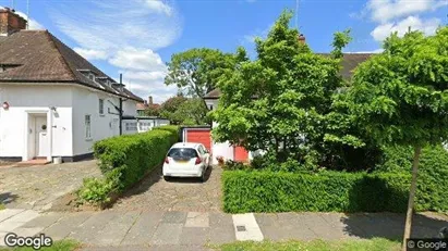 Rooms for rent in London NW11 - Photo from Google Street View