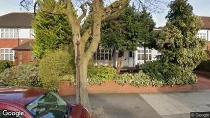 Rooms for rent in London NW11 - Photo from Google Street View