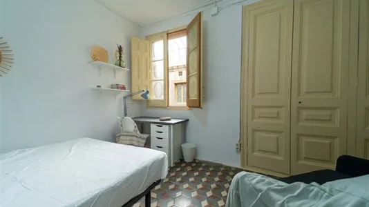 Rooms in Barcelona Ciutat Vella - photo 2