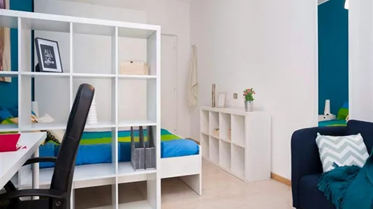 Rooms in Milano Zona 8 - Fiera, Gallaratese, Quarto Oggiaro - photo 4