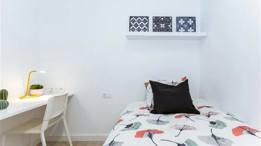 Rooms in Barcelona Ciutat Vella - photo 4