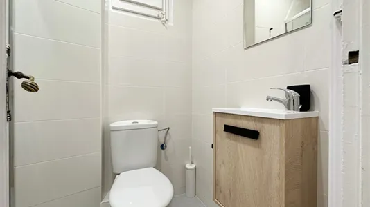 Rooms in Barcelona Ciutat Vella - photo 9