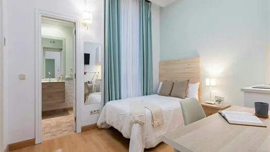 Rooms in Madrid Centro - photo 4