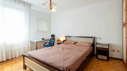 Room for rent in Milano Zona 9 - Porta Garibaldi, Niguarda, Milan