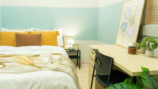 Rooms in Barcelona Ciutat Vella - photo 2