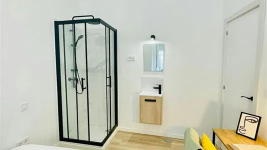 Rooms in Madrid Centro - photo 2