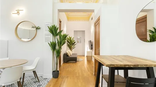 Rooms in Barcelona Ciutat Vella - photo 8