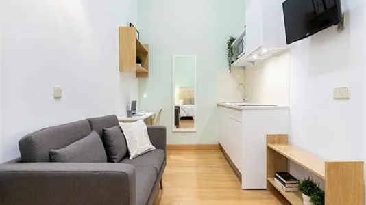 Rooms in Madrid Centro - photo 8