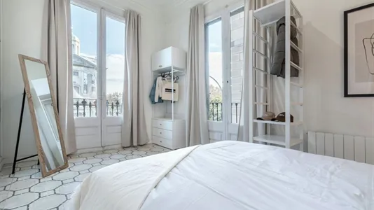 Rooms in Barcelona Ciutat Vella - photo 4