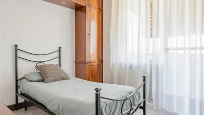 Room for rent in Milano Zona 6 - Barona, Lorenteggio, Milan