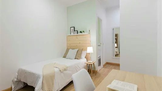 Rooms in Madrid Centro - photo 2