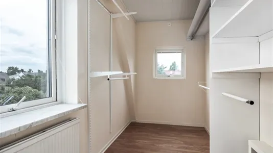 Apartments in Husie - photo 9