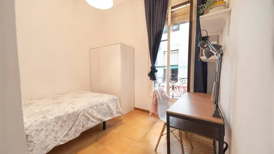Rooms in Barcelona Ciutat Vella - photo 2