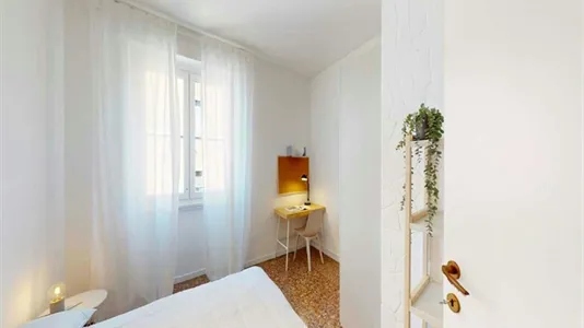 Rooms in Milano Zona 8 - Fiera, Gallaratese, Quarto Oggiaro - photo 3
