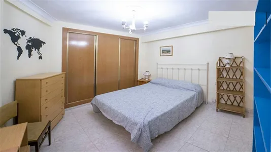 Rooms in el Camí de Vera - photo 2