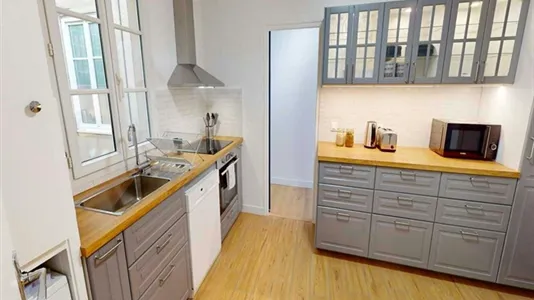 Rooms in Paris 8ème arrondissement - photo 9