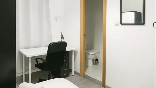 Rooms in Barcelona Ciutat Vella - photo 3