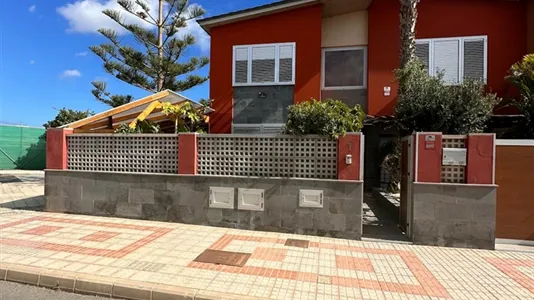 Houses in San Bartolomé de Tirajana - photo 6