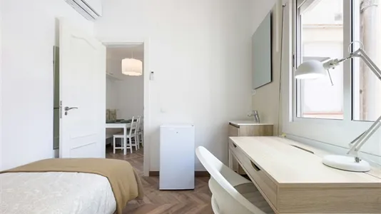 Rooms in Barcelona Eixample - photo 3