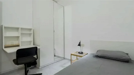 Rooms in Barcelona Ciutat Vella - photo 2