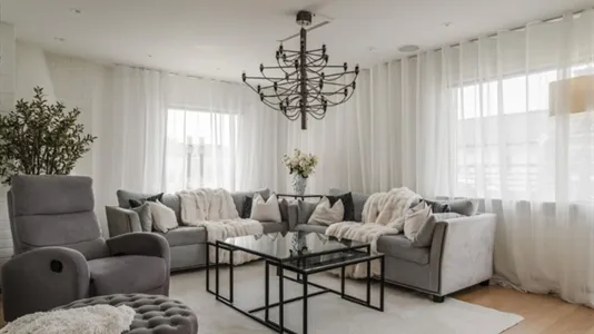 Houses in Örebro - photo 1