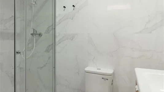 Rooms in Barcelona Eixample - photo 10