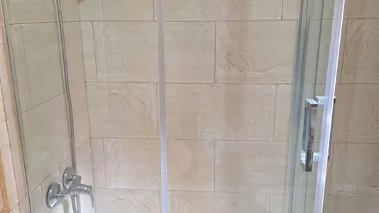 Rooms in Barcelona Sants-Montjuïc - photo 9