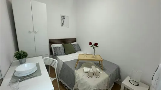 Rooms in Madrid Centro - photo 8
