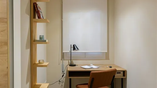 Rooms in Barcelona Eixample - photo 5