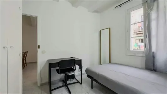 Rooms in Barcelona Ciutat Vella - photo 3