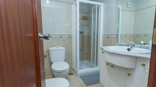 Rooms in Málaga - photo 10