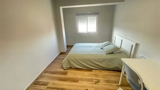 Rooms in Zaragoza - photo 1