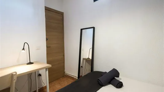 Rooms in Madrid Centro - photo 3