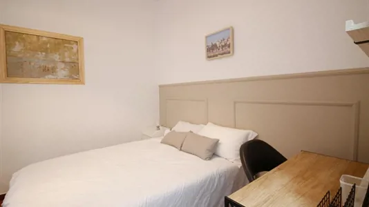 Rooms in Barcelona Ciutat Vella - photo 2