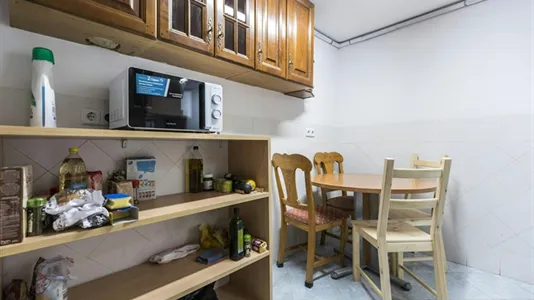 Rooms in Madrid Centro - photo 8