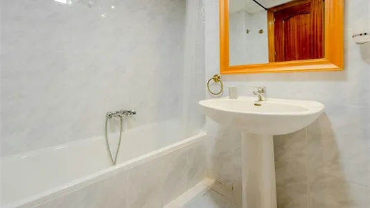 Rooms in Madrid Fuencarral-El Pardo - photo 8