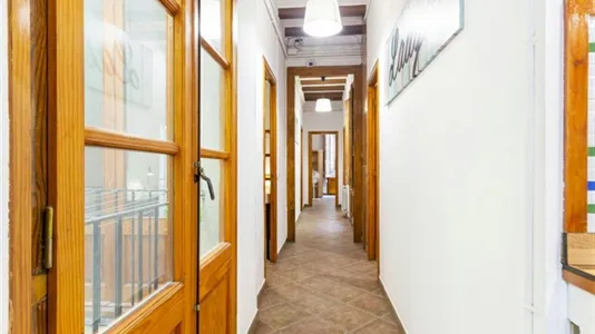 Rooms in Barcelona Ciutat Vella - photo 7