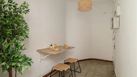 Rooms in Barcelona Ciutat Vella - photo 7