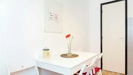 Rooms in Milano Zona 8 - Fiera, Gallaratese, Quarto Oggiaro - photo 9