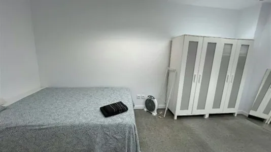 Rooms in Barcelona Eixample - photo 2