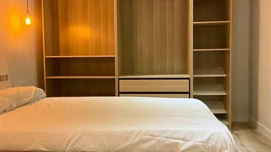 Rooms in Barcelona Ciutat Vella - photo 5
