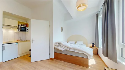 Rooms in Pontoise - photo 1