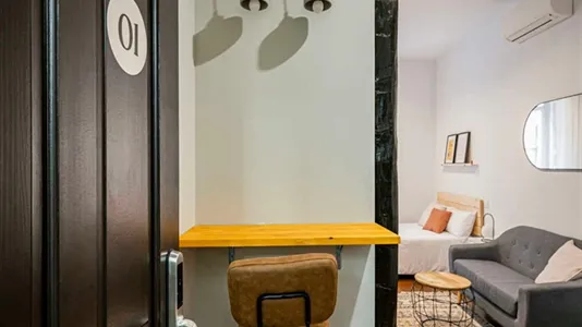 Rooms in Madrid Centro - photo 8