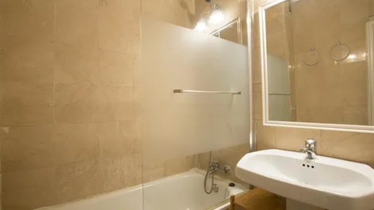 Rooms in Madrid Centro - photo 8