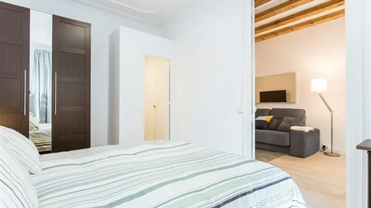 Rooms in Barcelona Ciutat Vella - photo 4