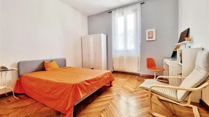 Room for rent in Milano Zona 6 - Barona, Lorenteggio, Milan