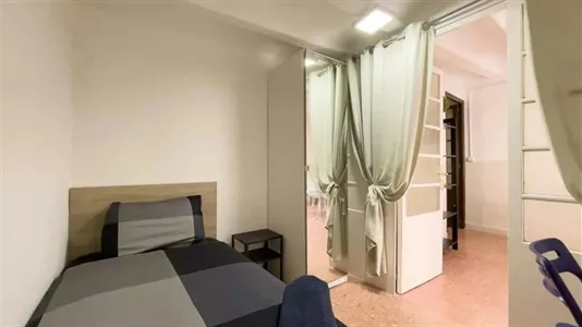 Rooms in Barcelona Ciutat Vella - photo 2