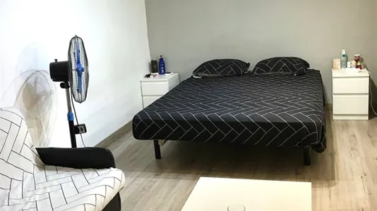 Rooms in Barcelona Ciutat Vella - photo 4