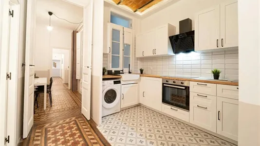 Rooms in Barcelona Eixample - photo 10